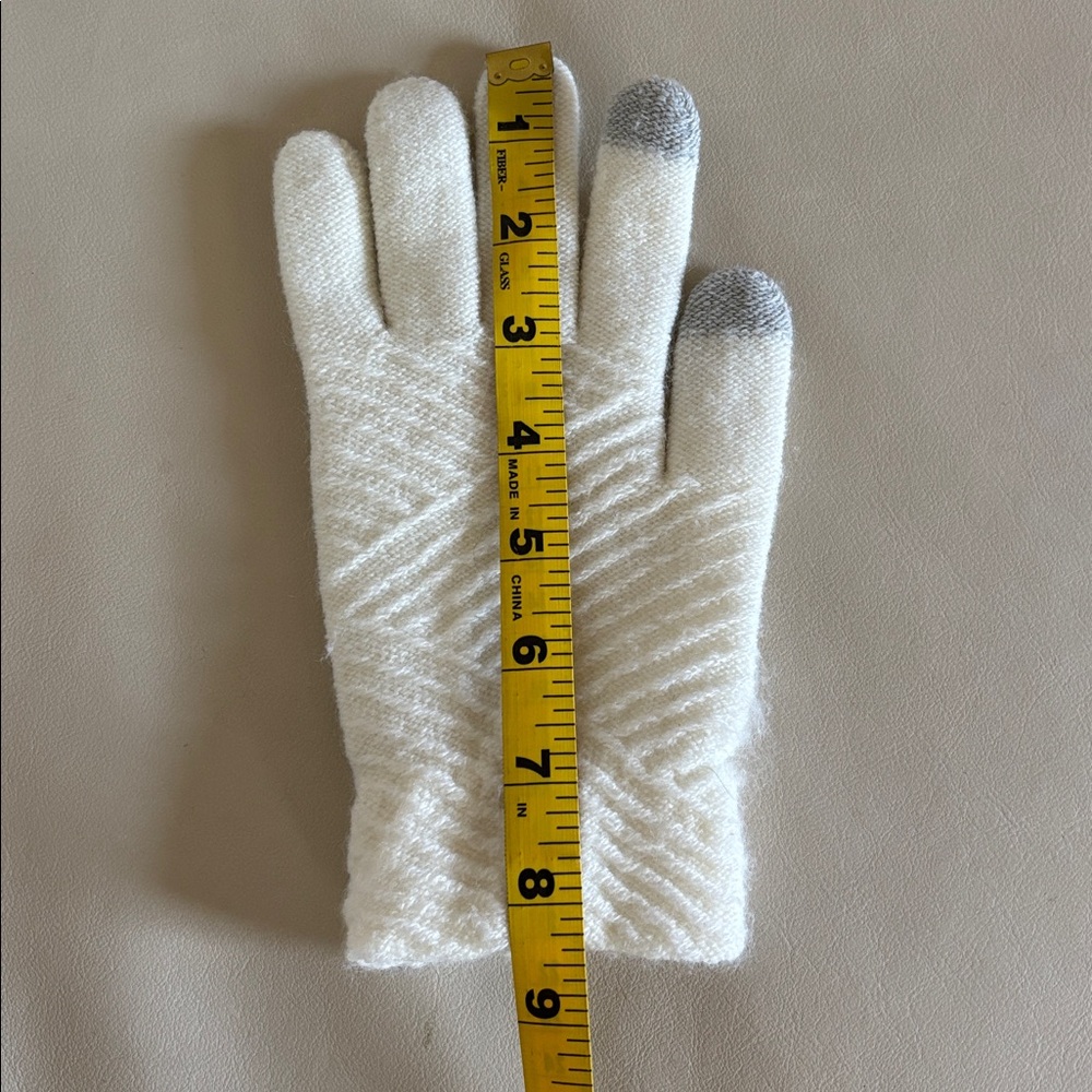 Cream white tech friendly soft gloves - Picture 3 of 4